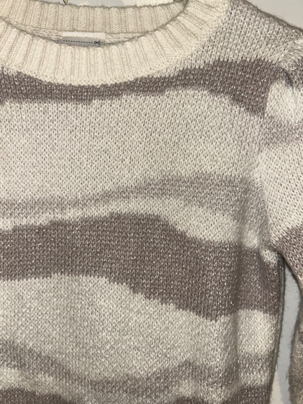 Abercrombie Kids Metallic Stripe Knit Sweater Cream Taupe Girls Size 5/6 - Picture 3 of 6